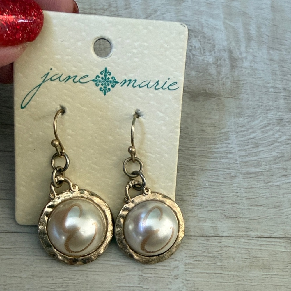 Jane Marie Gold Tone Pearl Initial “E” Drop Earrings